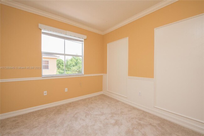 Building Photo - 731 SE 1st St