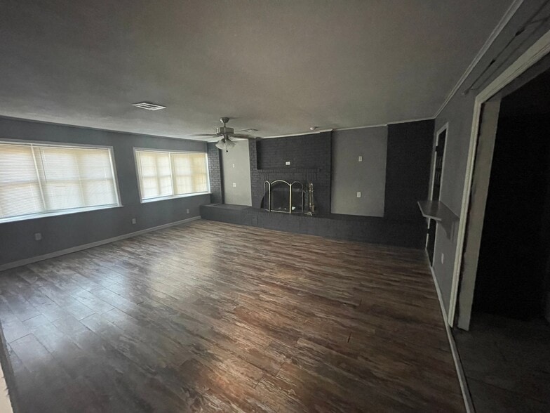 Building Photo - 117 Dawn Dr