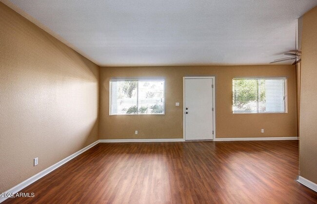 Building Photo - 1702 W Tuckey Ln