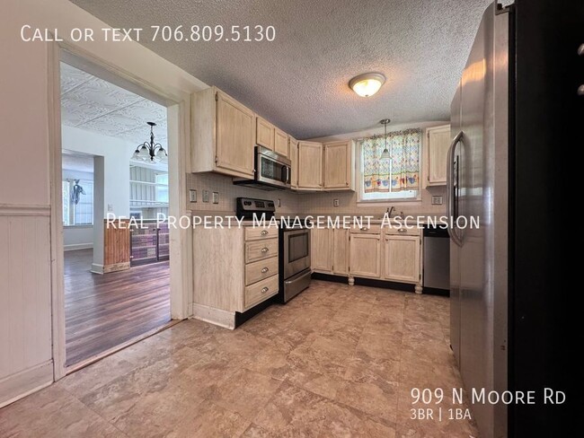 Building Photo - 909 N Moore Rd