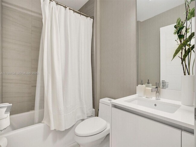 Building Photo - 2200 N Ocean Blvd