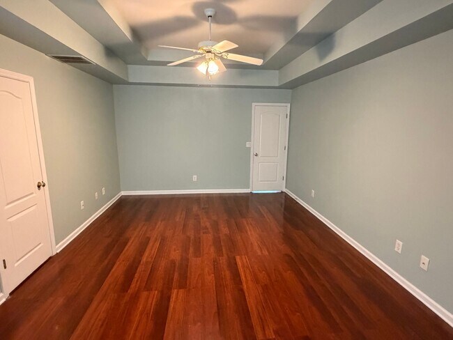 Building Photo - Charming 3-Bedroom Home In City Square!