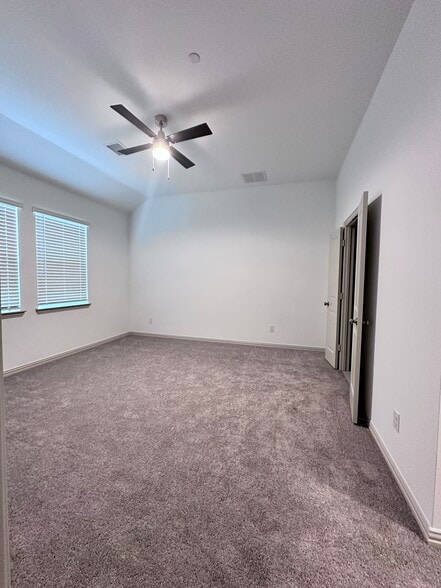 Building Photo - 609 Friendswood Dr