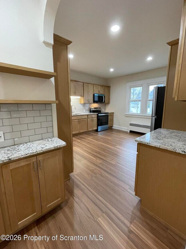 Building Photo - 1064 Lincoln St