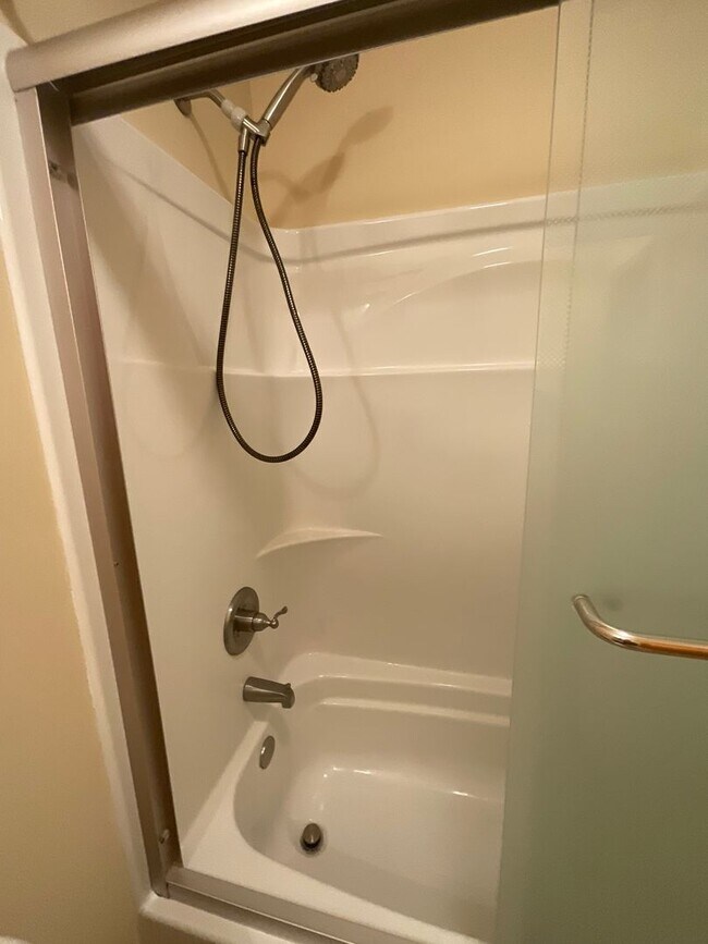 Building Photo - Clean and tidy 3 bedroom/1 bath near Cherokee Park