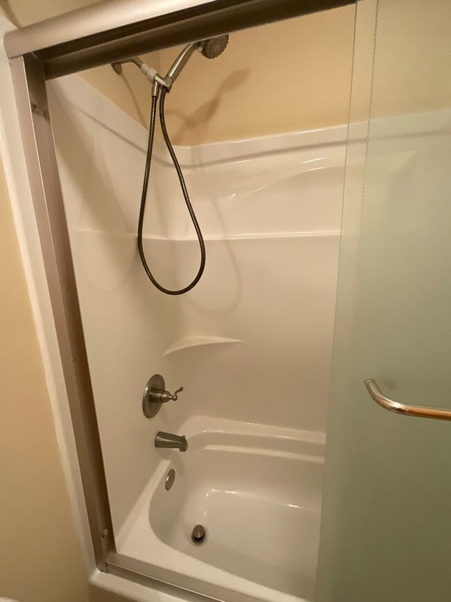 Building Photo - Short term - Clean and tidy 3 bedroom/1 bath near Cherokee Park