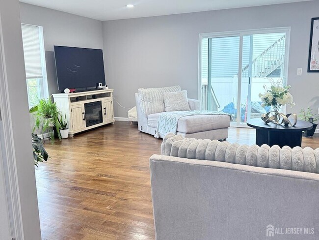 Building Photo - 42 Nelson Ave