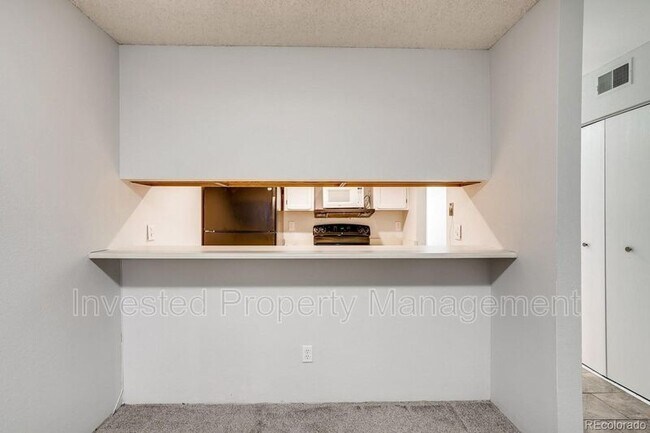 Building Photo - 540 S Forest St