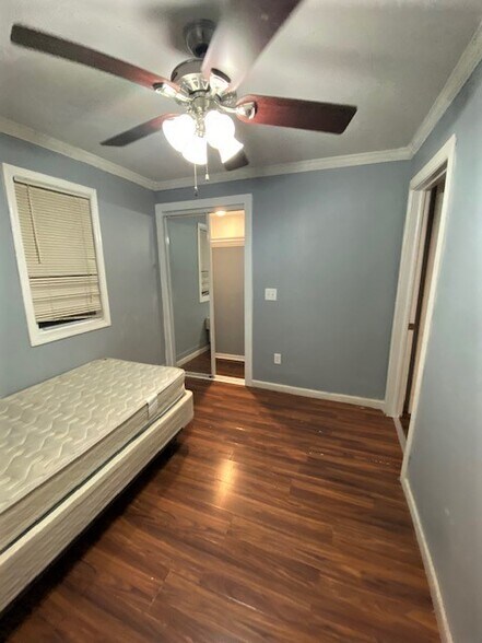 Building Photo - 1920 E Genesee St