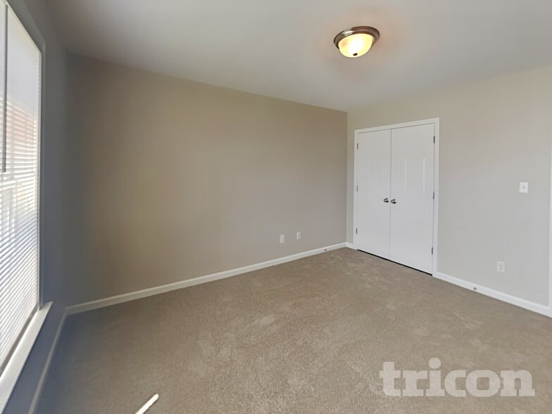 Building Photo - 51 Bear Oak Dr