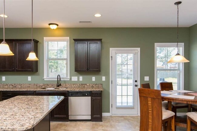 Building Photo - Village at Folkstone Home Available for Rent!