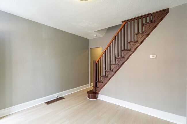 Building Photo - Charming 2 bedroom