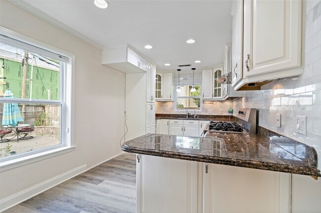 Building Photo - 2530 Wordsworth St