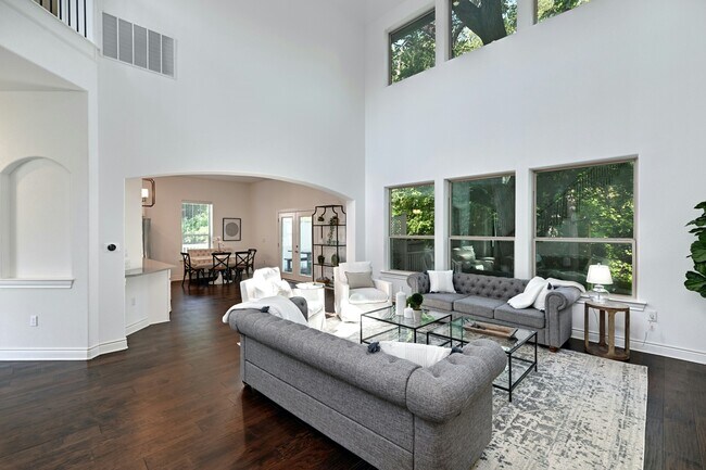 Building Photo - 2400 Winsted Ln