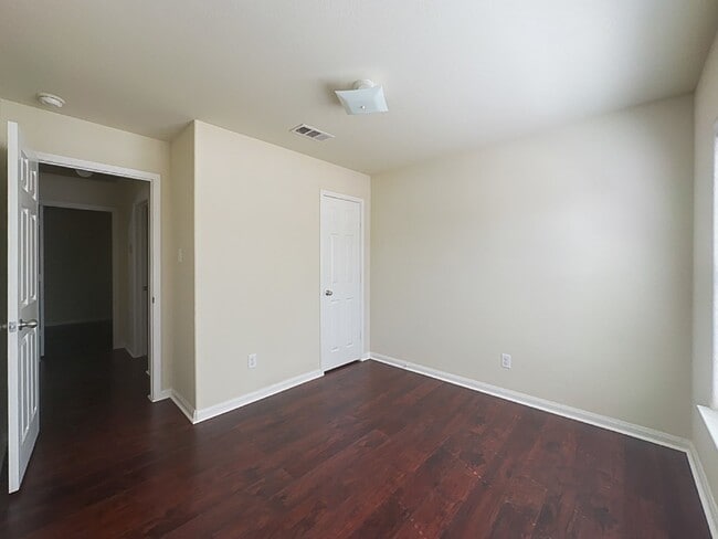 Building Photo - **CUTE 3 Bedroom Home, Move-in Ready**