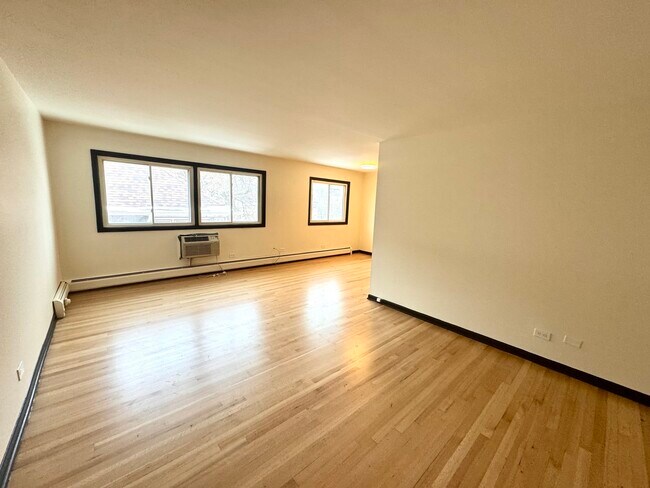 Building Photo - 424 Elgin Ave