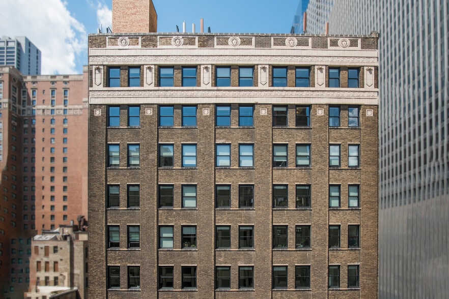 The Alfred 30 E Adams St Chicago IL 60603 Apartment Finder