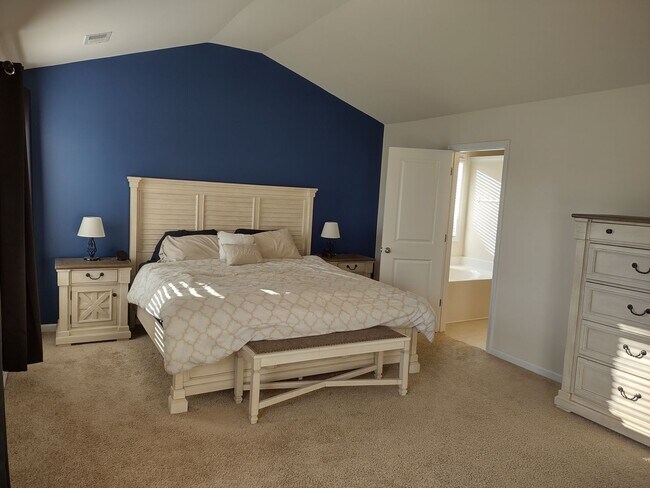 Building Photo - Fabulous Four Bedroom Home in Southeast Columbia!
