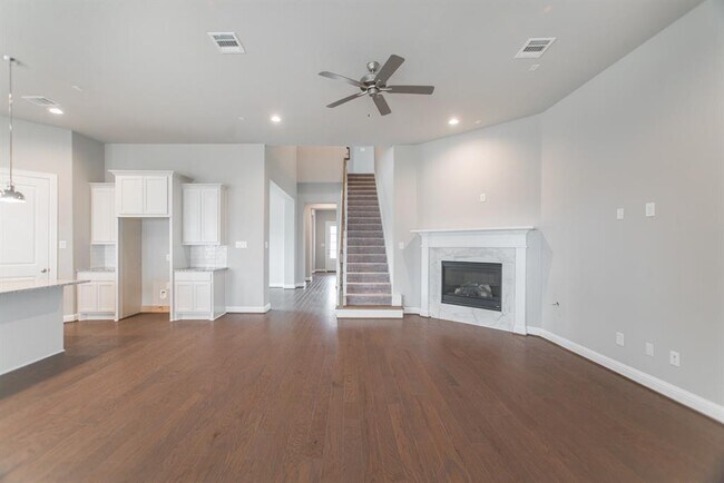 Building Photo - 2344 Goldenglade Dr