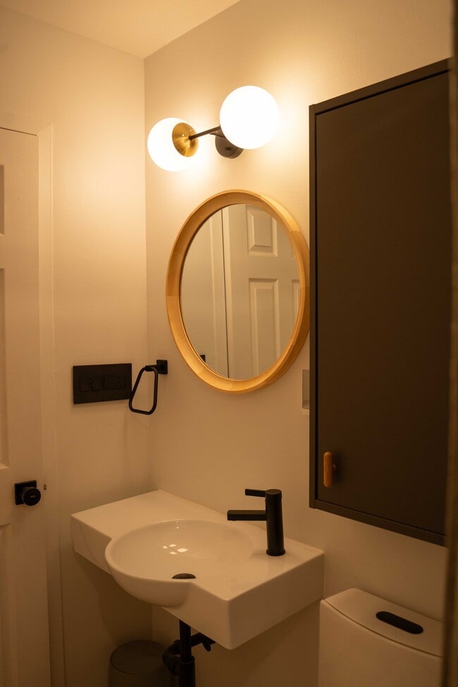 Building Photo - 1900 Mitchell Terrace