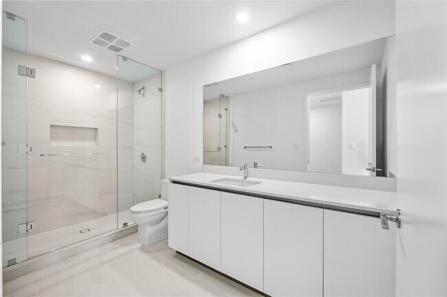 Building Photo - 900 N Ocean Blvd