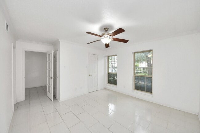 Building Photo - 832 Wax Myrtle Ln