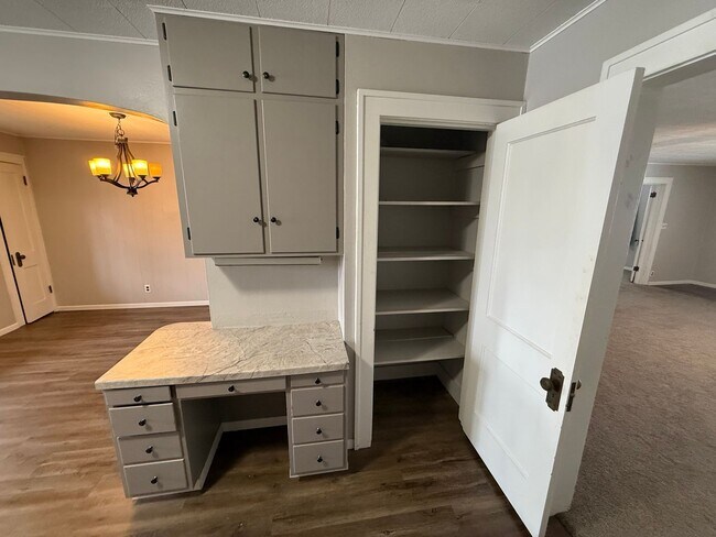 Building Photo - 191/121 W Kemp