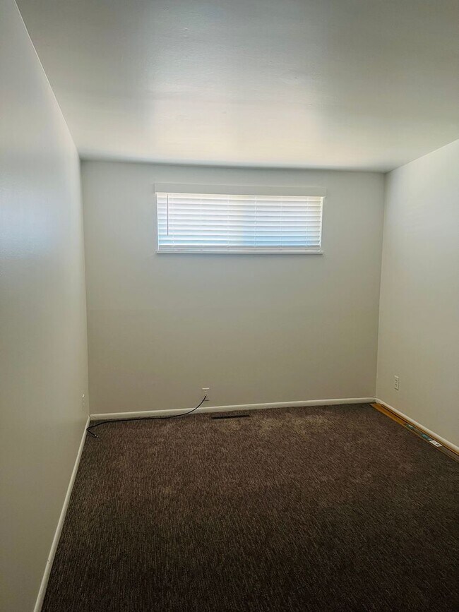 Building Photo - Newly remodeled home, new flooring and paint throughout