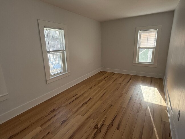 Building Photo - 623 S Main St