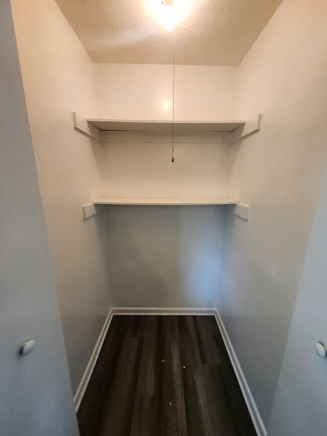 Building Photo - Updated 3 bedroom 1 bath in Fairdale with ...
