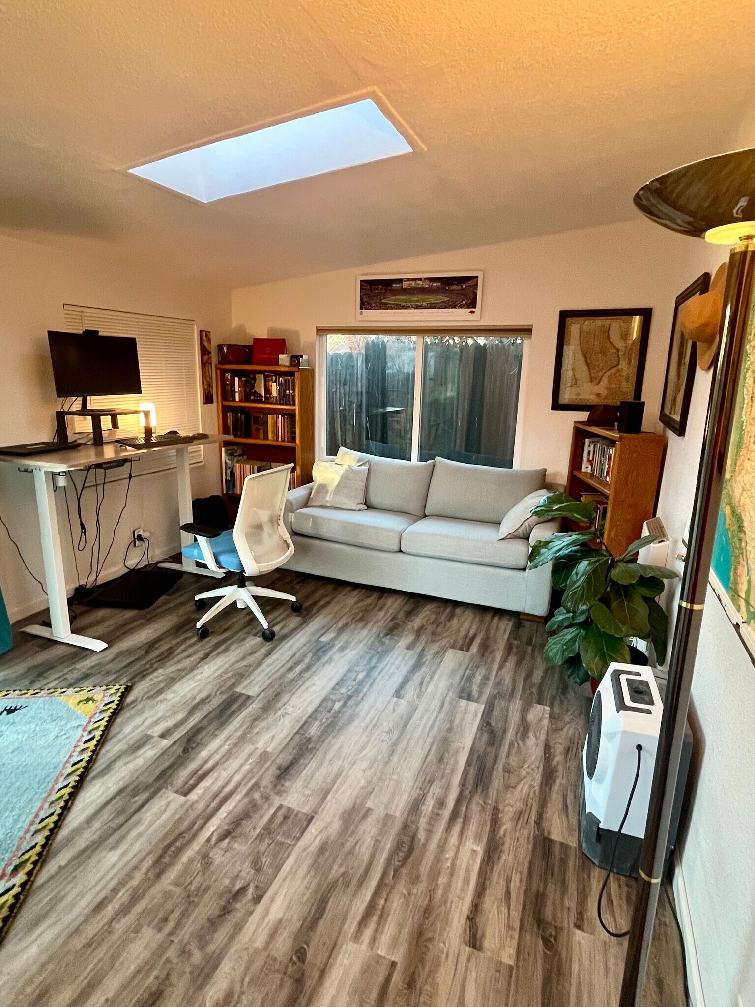 Building Photo - 915 University Ter