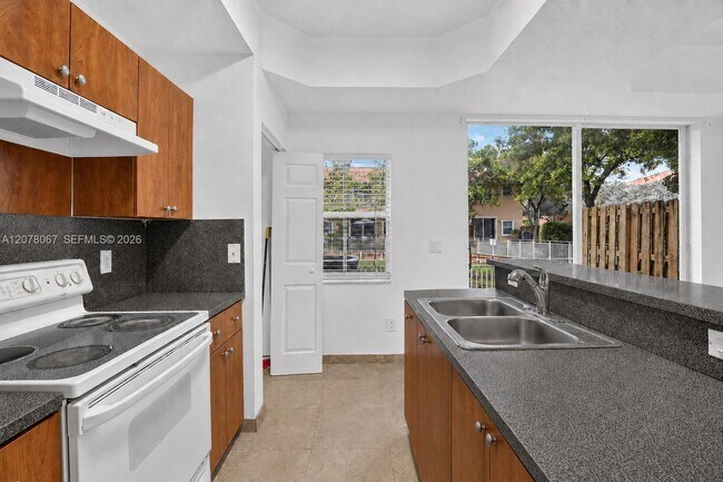 Building Photo - 4927 N Harbor Isles Dr