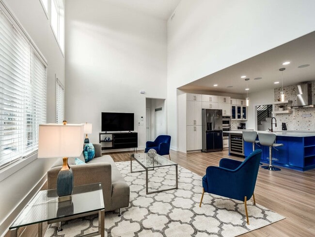 Building Photo - 1371 Lyle Ave