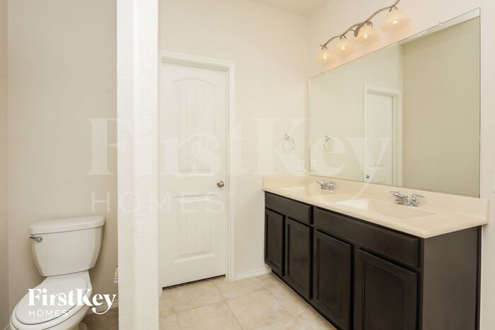 Building Photo - 529 Saguaro Dr