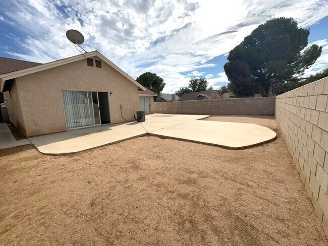 Building Photo - 13654 Opal Cir