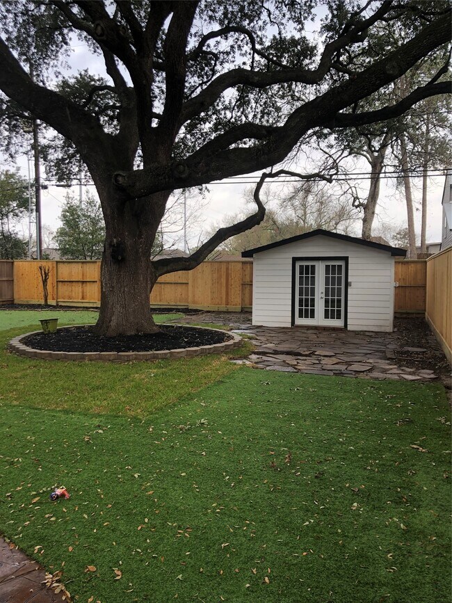 Building Photo - 1346 Chantilly Ln