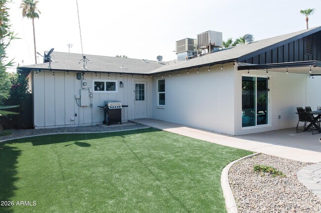 Building Photo - 3425 N 85th St