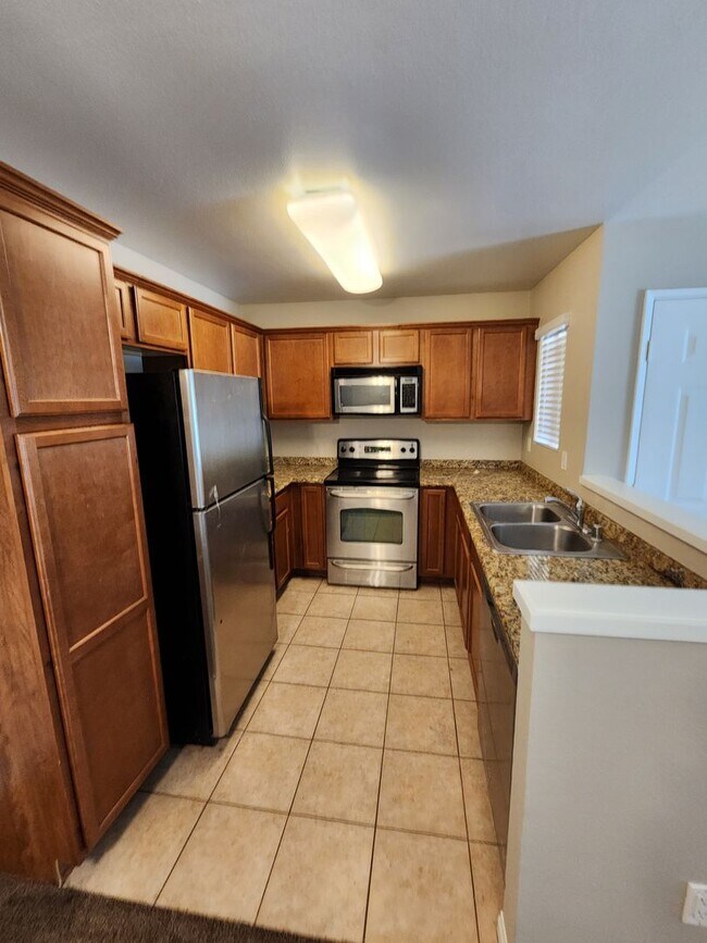 Building Photo - Upper Unit in Villa Montevina