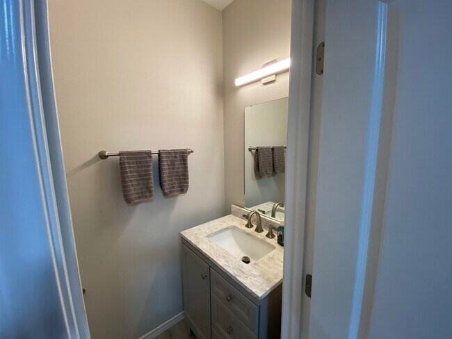 Building Photo - 9975 Rosary Ln