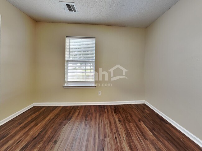 Building Photo - 34 Willow Lakes Dr