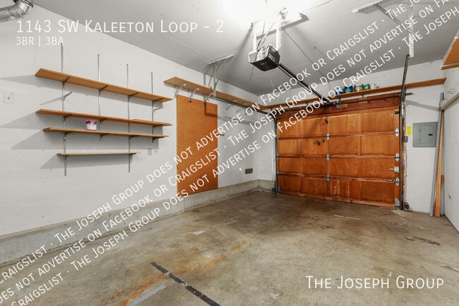 Building Photo - 1143 SW Kaleeton Loop