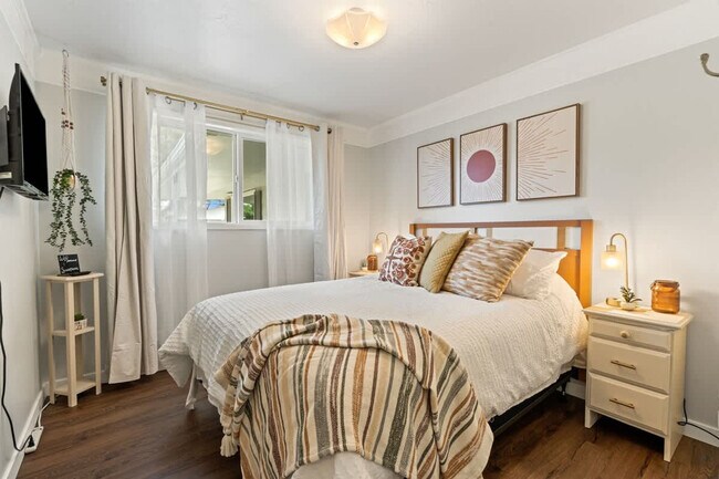 Building Photo - 3413 W Sunset Ave