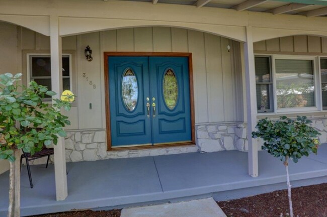 Building Photo - Executive 5BR Home with Private Backyard Retreat