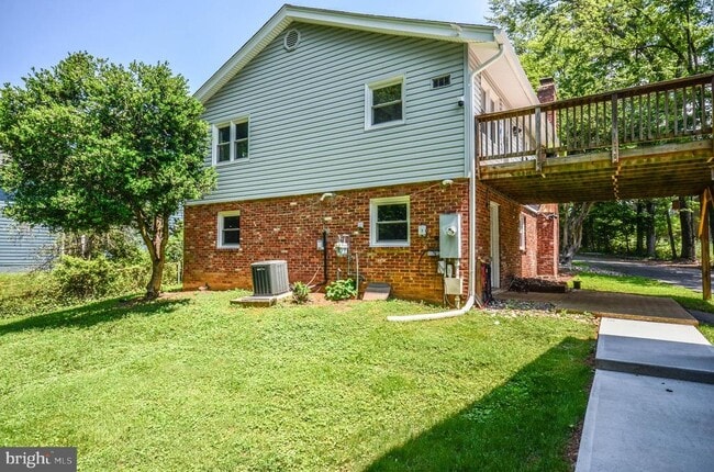 Building Photo - 2812 Yeonas Dr