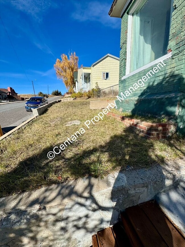 Building Photo - 2 bedroom 1 Bath House
