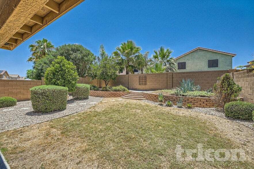 Building Photo - 1351 E Stirrup Ln