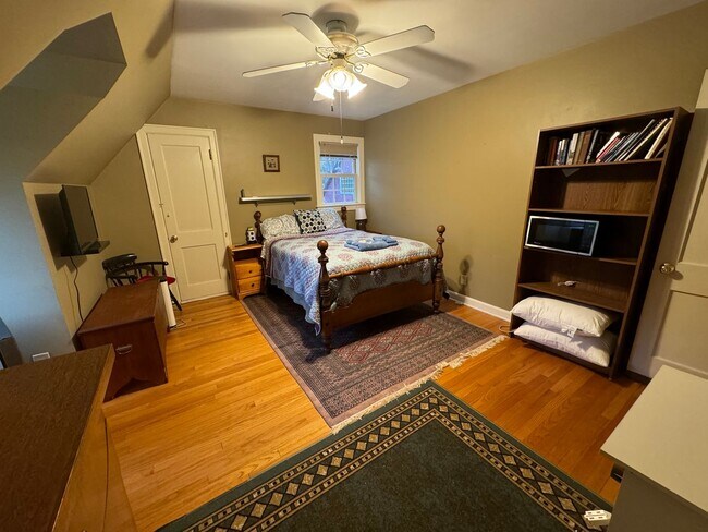 Building Photo - 45 Common St