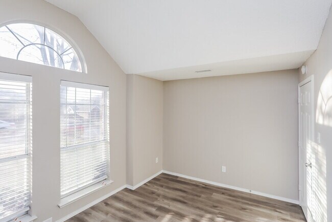 Building Photo - 708 Brees Dr