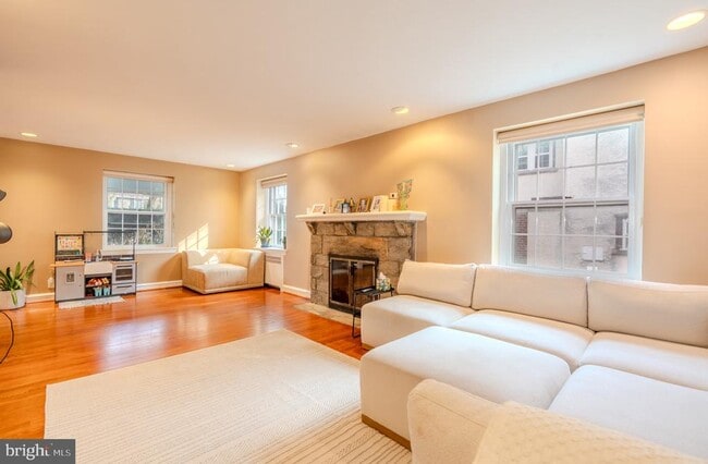 Building Photo - 128 Henley Rd