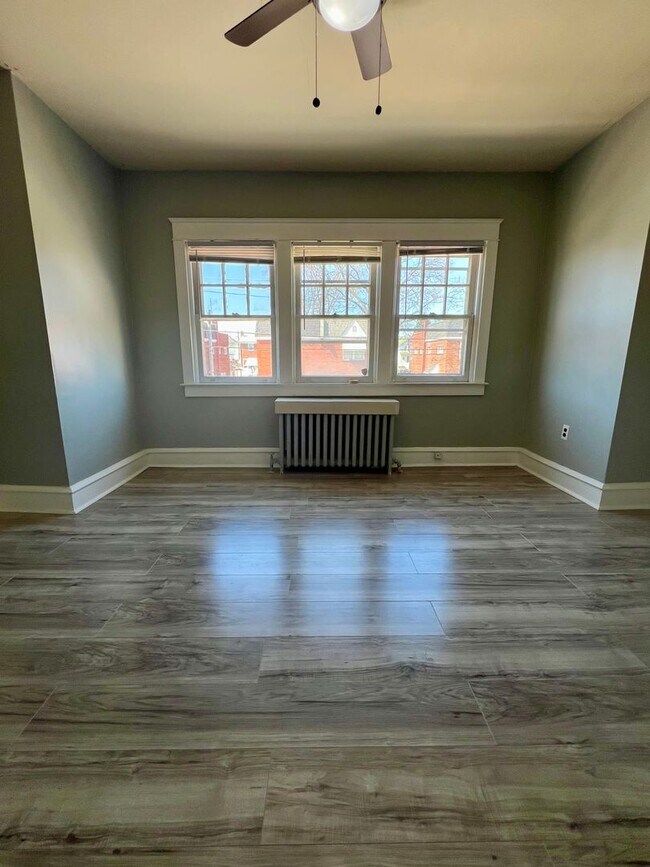 Building Photo - Gorgeous 3-Bedroom Townhome in Parkside! Available NOW!